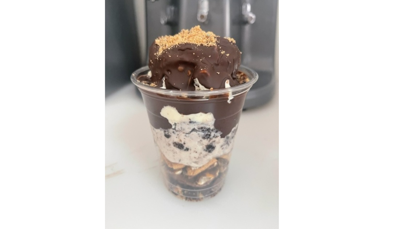 Order Cookie Crumble Sundae food online from Libby Lou Fun Factory store, Columbus on bringmethat.com