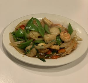 Order Scallop & Shrimp Basil food online from Chillin Thai Cuisine store, El Monte on bringmethat.com