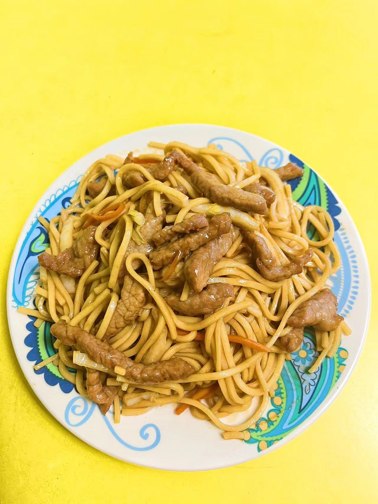 Order 41. Beef Lo Mein food online from China Dragon store, Nashville on bringmethat.com