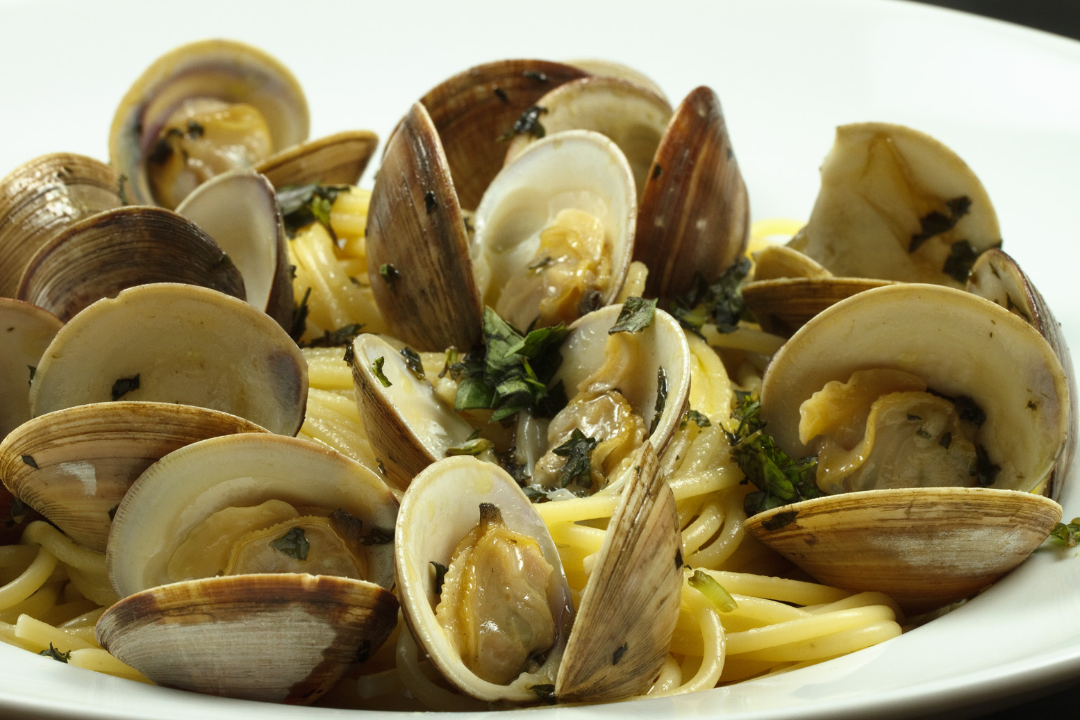 Order Linguine and Clams food online from Goodfellas Restaurant store, New Haven on bringmethat.com