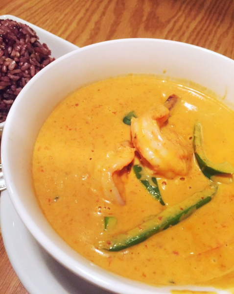 Order Kang Ga-Ree Curry food online from Yum thai bistro store, Redondo Beach on bringmethat.com