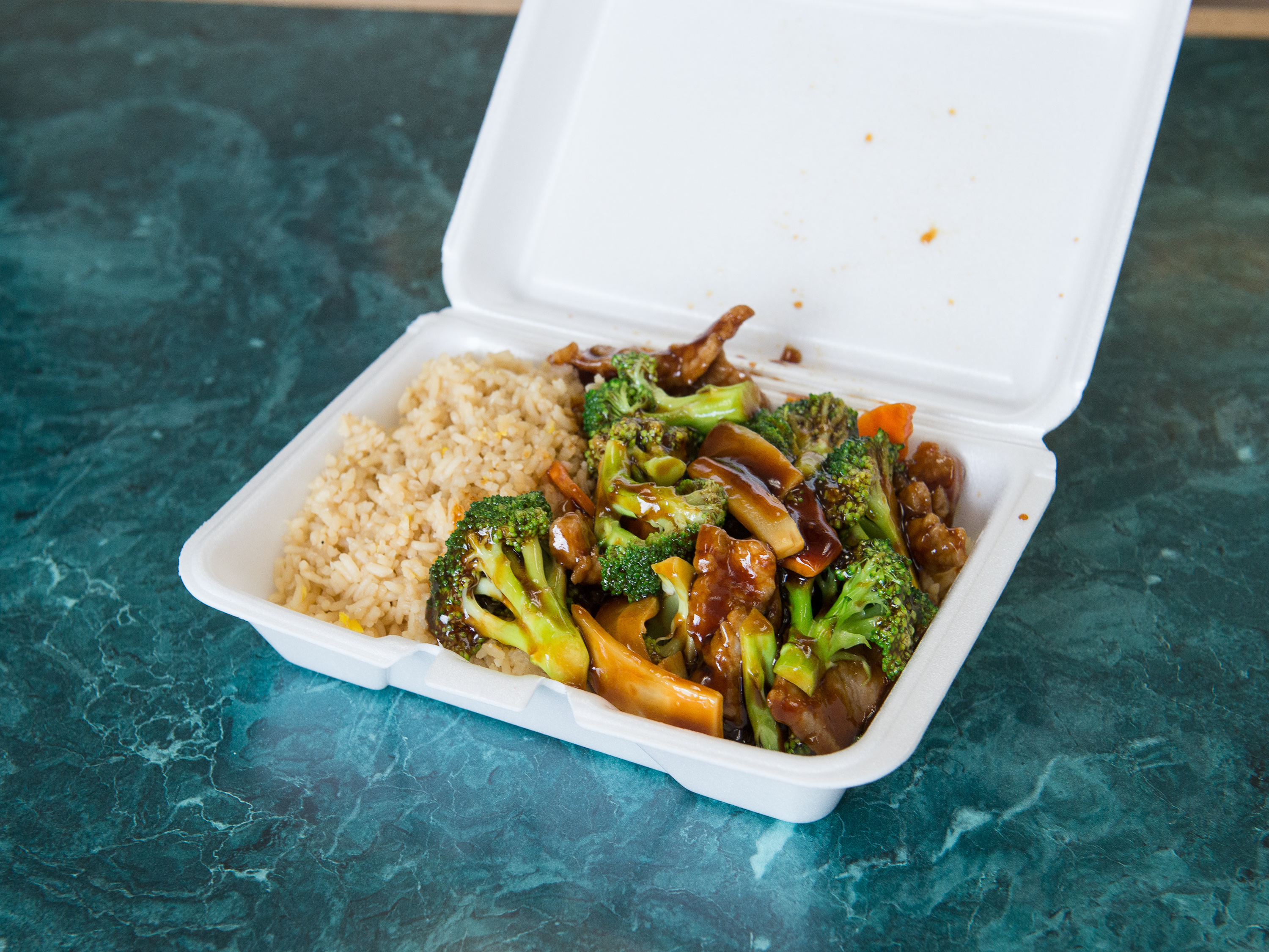Order 78. Beef with Broccoli food online from Golden China Express store, Worthington on bringmethat.com