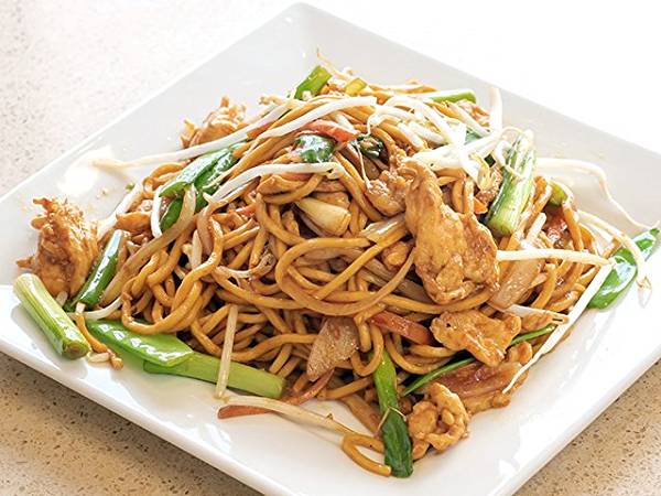 Order 100. Chicken Chow Mein food online from King Wok Gourmet Asian store, Chicago on bringmethat.com