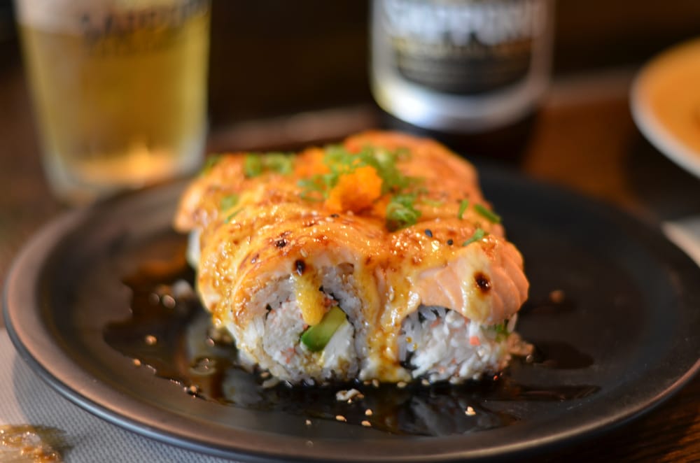 Order Baked Salmon Roll food online from Mr. Sushi store, Valencia on bringmethat.com