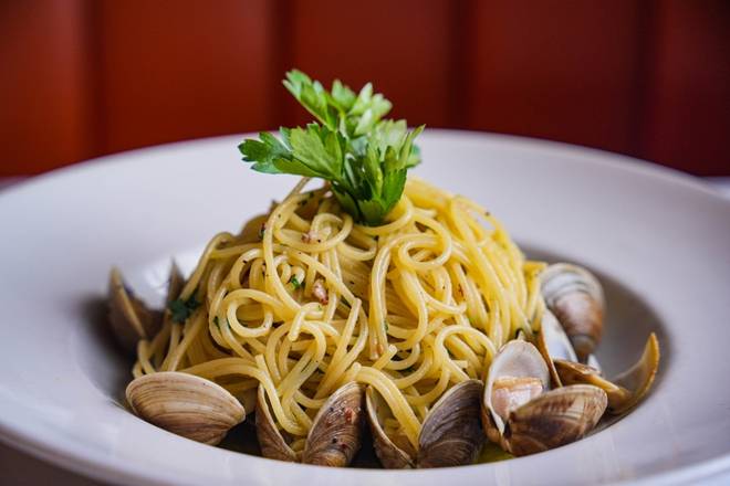 Order Spaghetti Alle Vongole food online from Serafina Tribeca store, New York on bringmethat.com