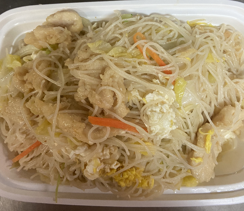 Order 40. Chicken Chow Mein Fun food online from New Jin Xin store, Brooklyn on bringmethat.com