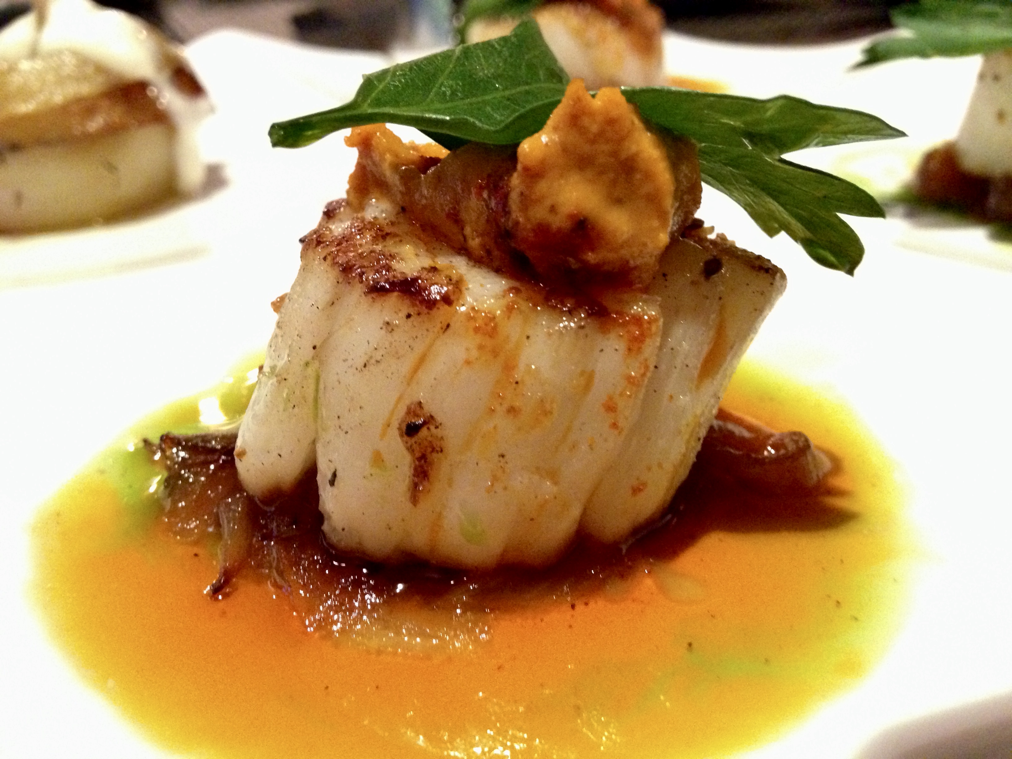 Order Seared Scallops food online from Vivo Tapas Kitchen Lounge store, Newark on bringmethat.com