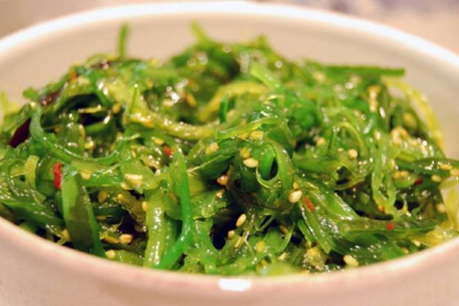 Order Seaweed Salad  海藻   沙拉 food online from Koi Fine Asian Cuisine & Lounge store, Evanston on bringmethat.com