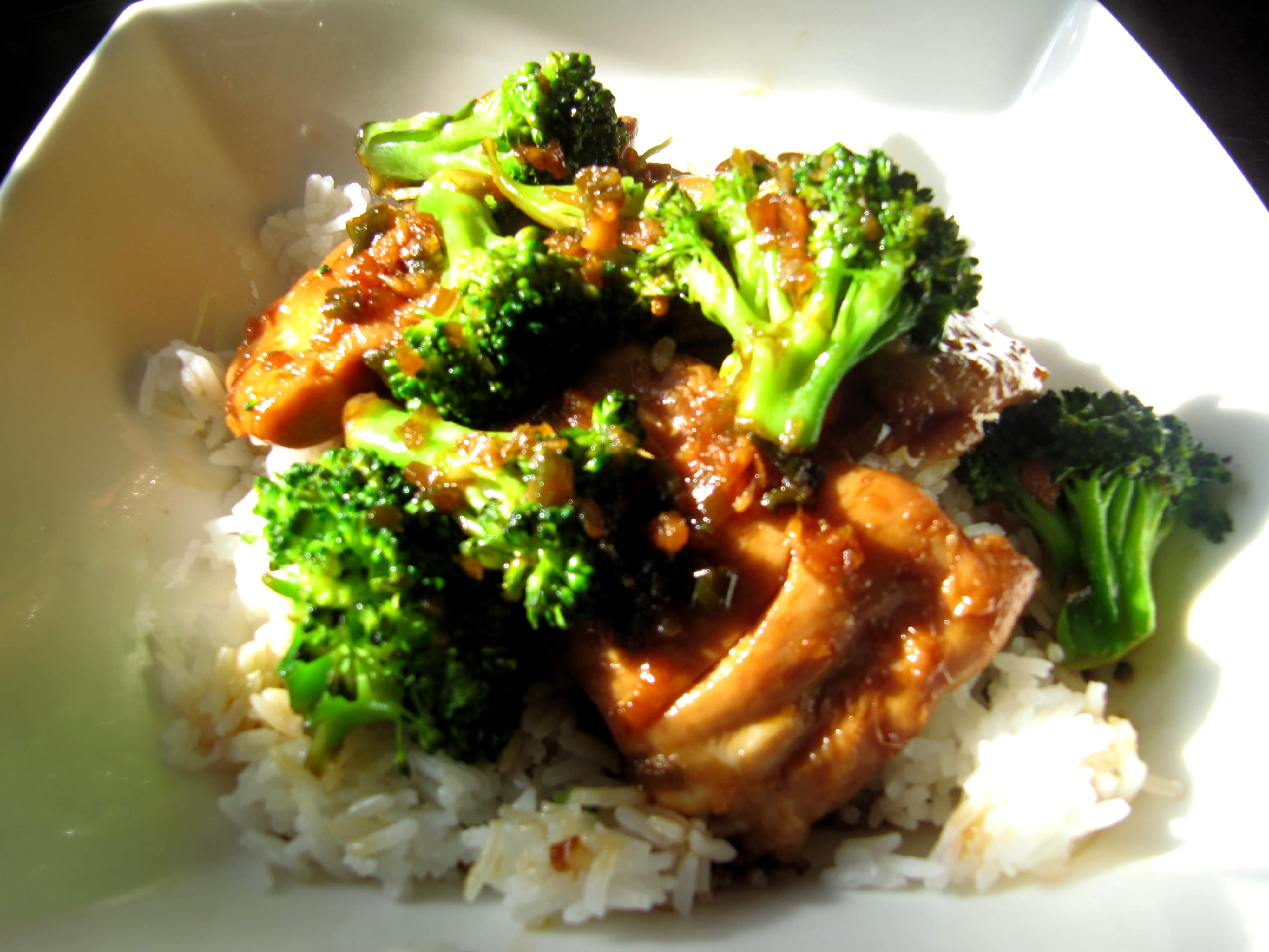 Order Chicken with Broccoli 芥兰鸡 food online from Golden Wok store, New Rochelle on bringmethat.com