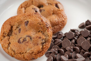 Order Classic Chocolate Chip Cookie food online from Anthony's Cookies store, San Francisco on bringmethat.com