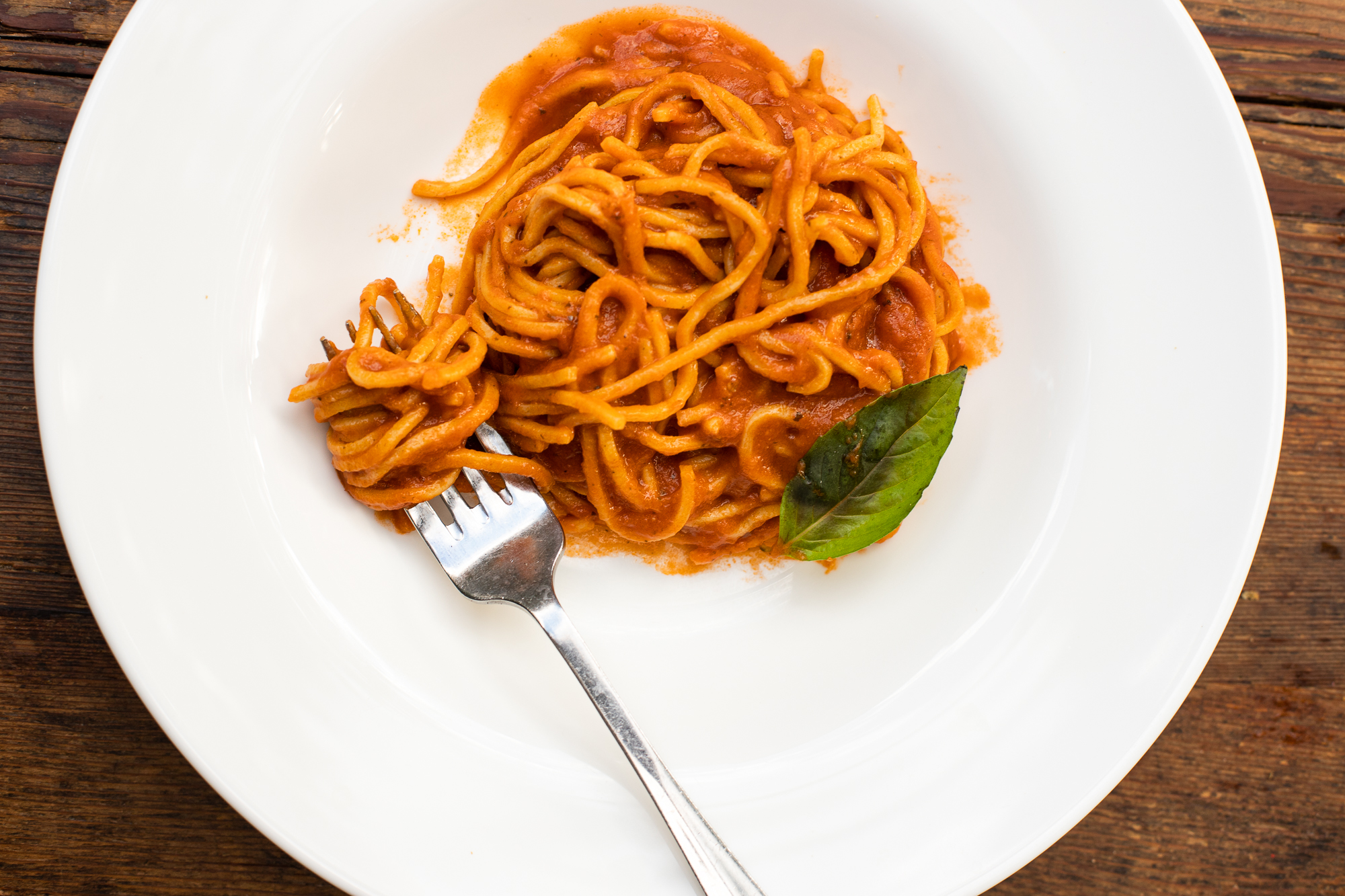 Order Spaghetti con Pomarola food online from Fiaschetteria Pistoia store, New York on bringmethat.com