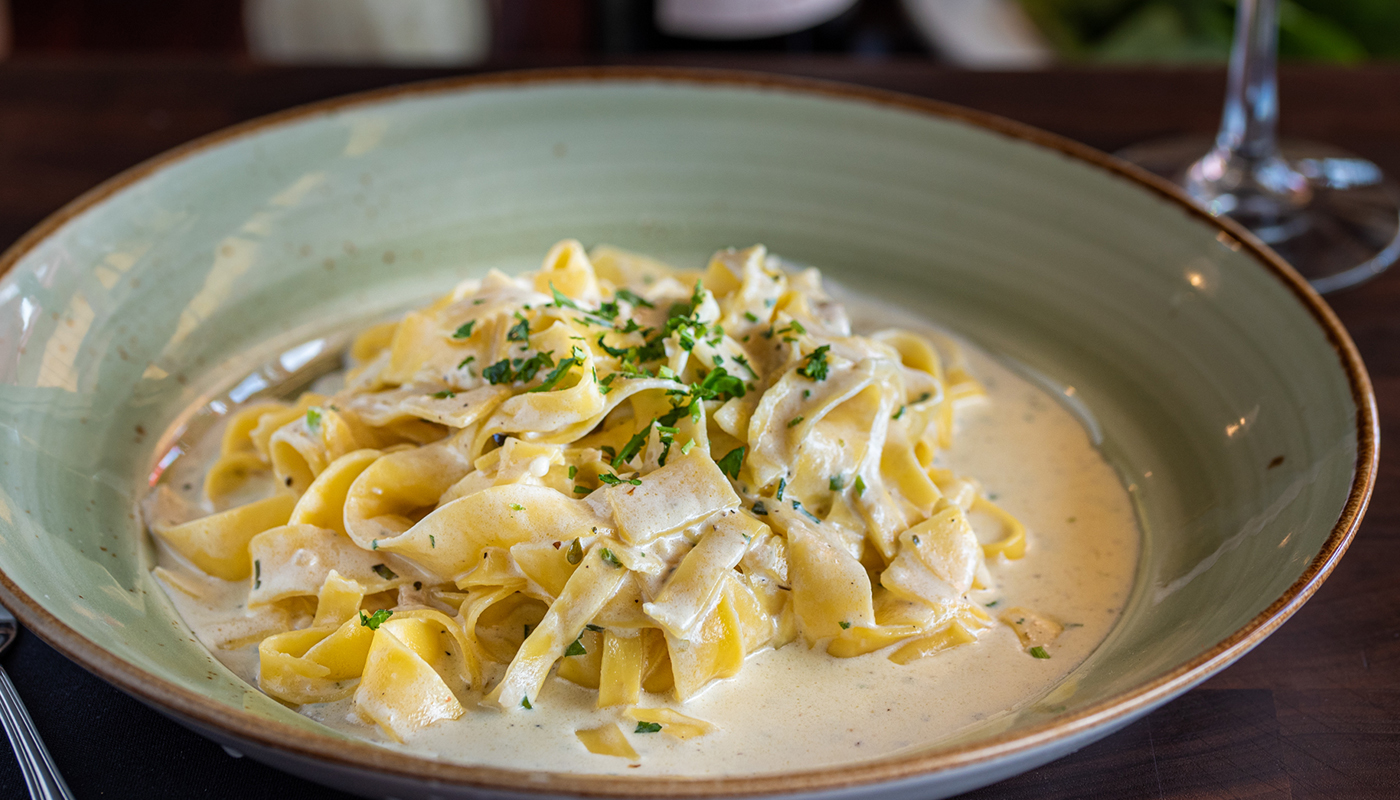 Order Fettuccine Alfredo  food online from Russo's Pizza store, Austin on bringmethat.com