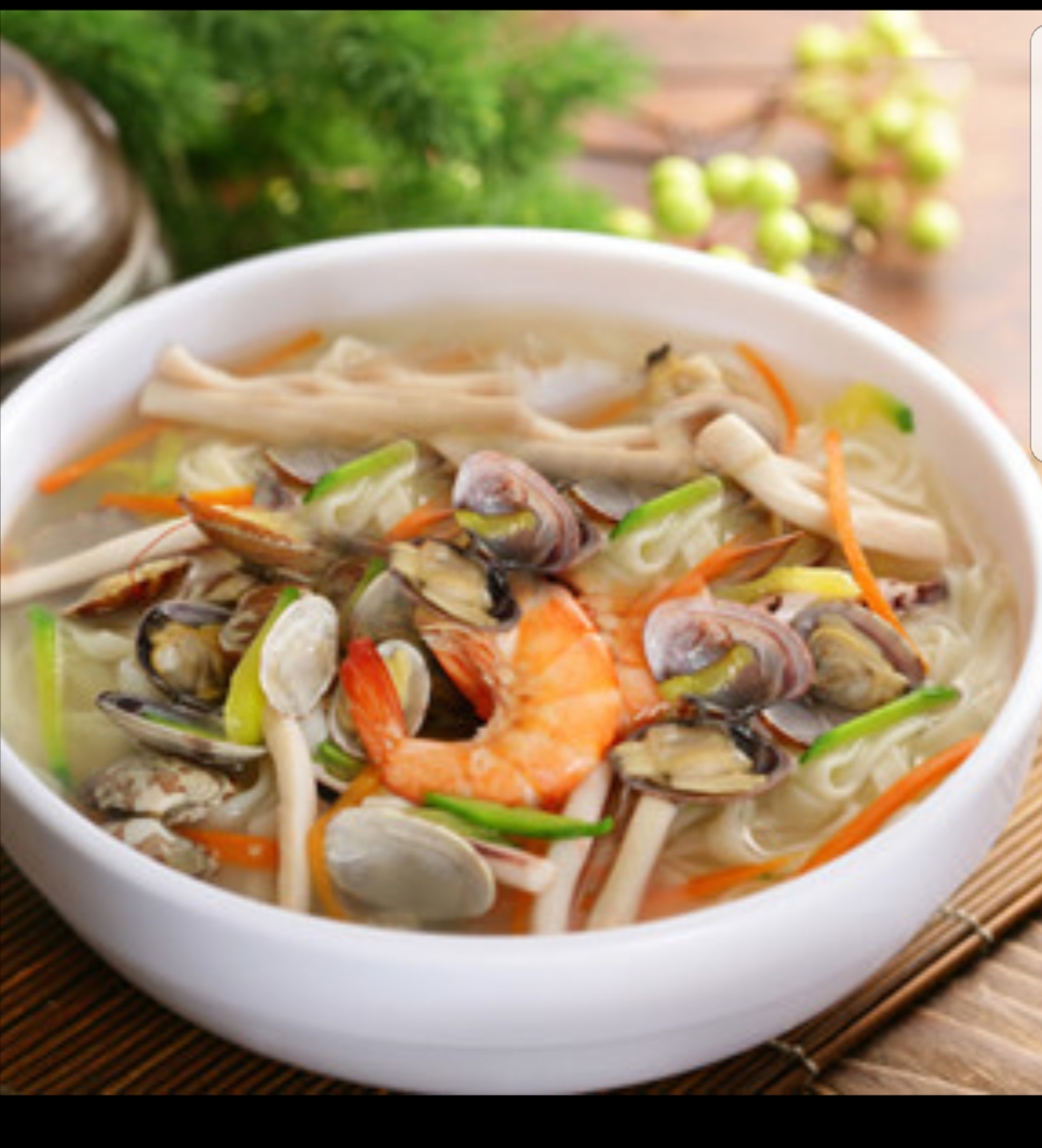 Order 9. Seafood Noodle Soup food online from Sisters Korean Kitchen store, Cerritos on bringmethat.com
