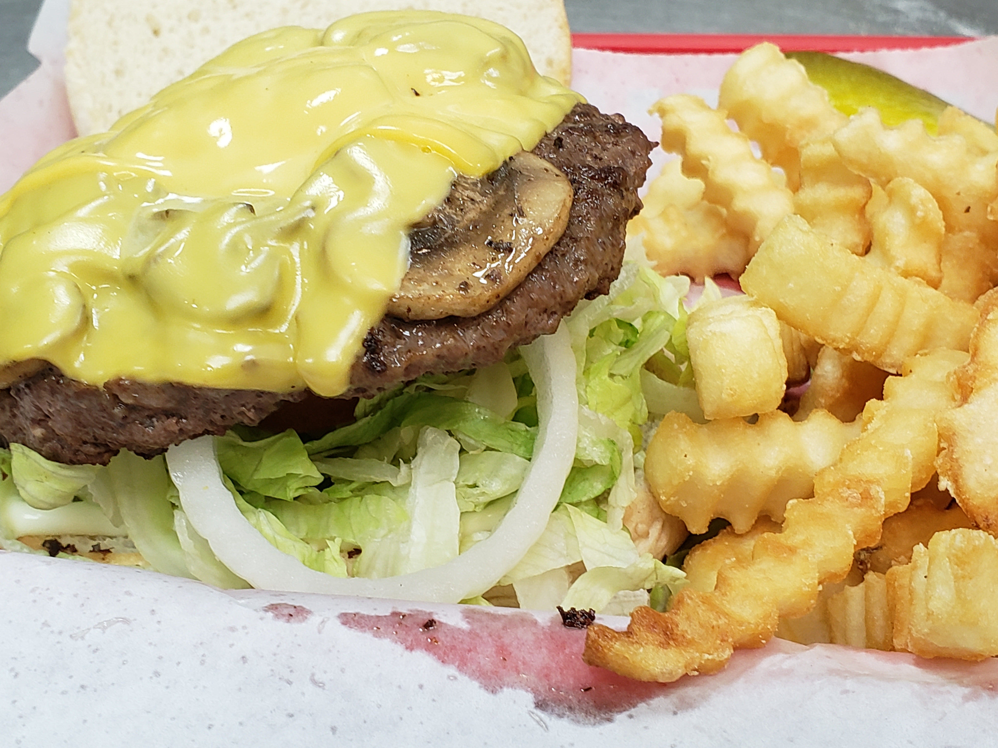 Order Texas Style Cheeseburger food online from Illianos Pizza store, Clemmons on bringmethat.com