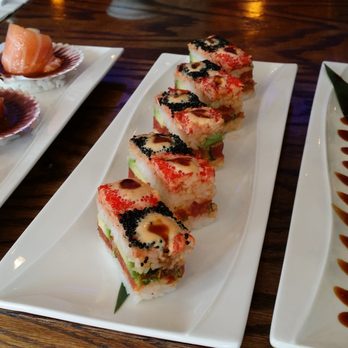 Order Pressed Sushi Roll food online from Blowfish Contemporary Sushi store, Chicago on bringmethat.com