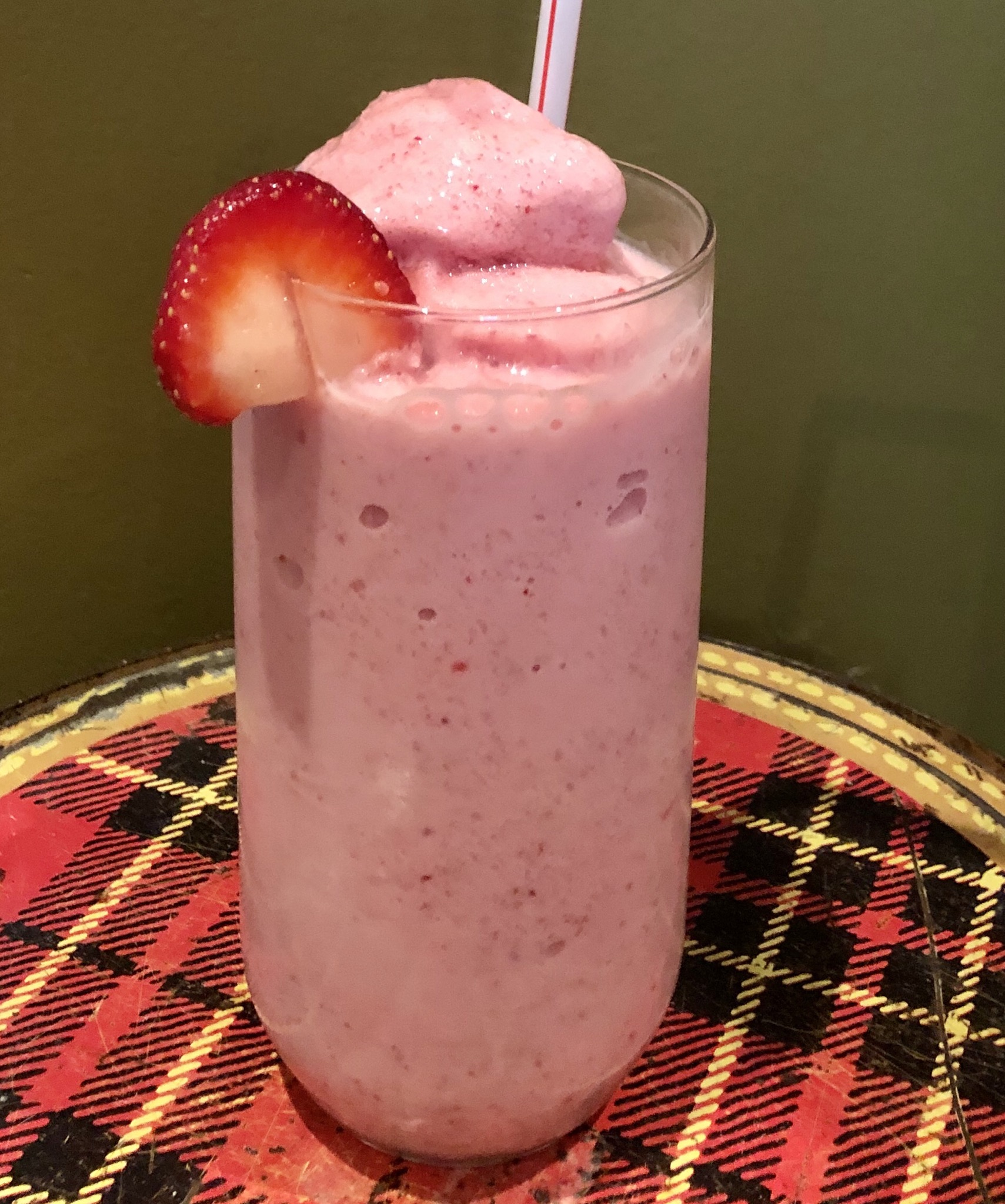 Order Strawberry Smoothie (Sinh Tố Dâu) food online from Hello Saigon store, New York on bringmethat.com