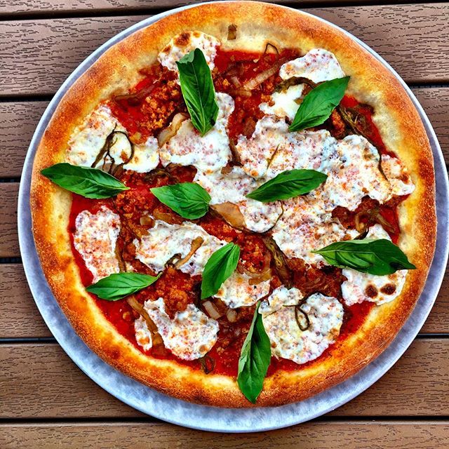 Order Large Margherita Pizza food online from Tomato tomato pizzeria & pour house store, Stamford on bringmethat.com