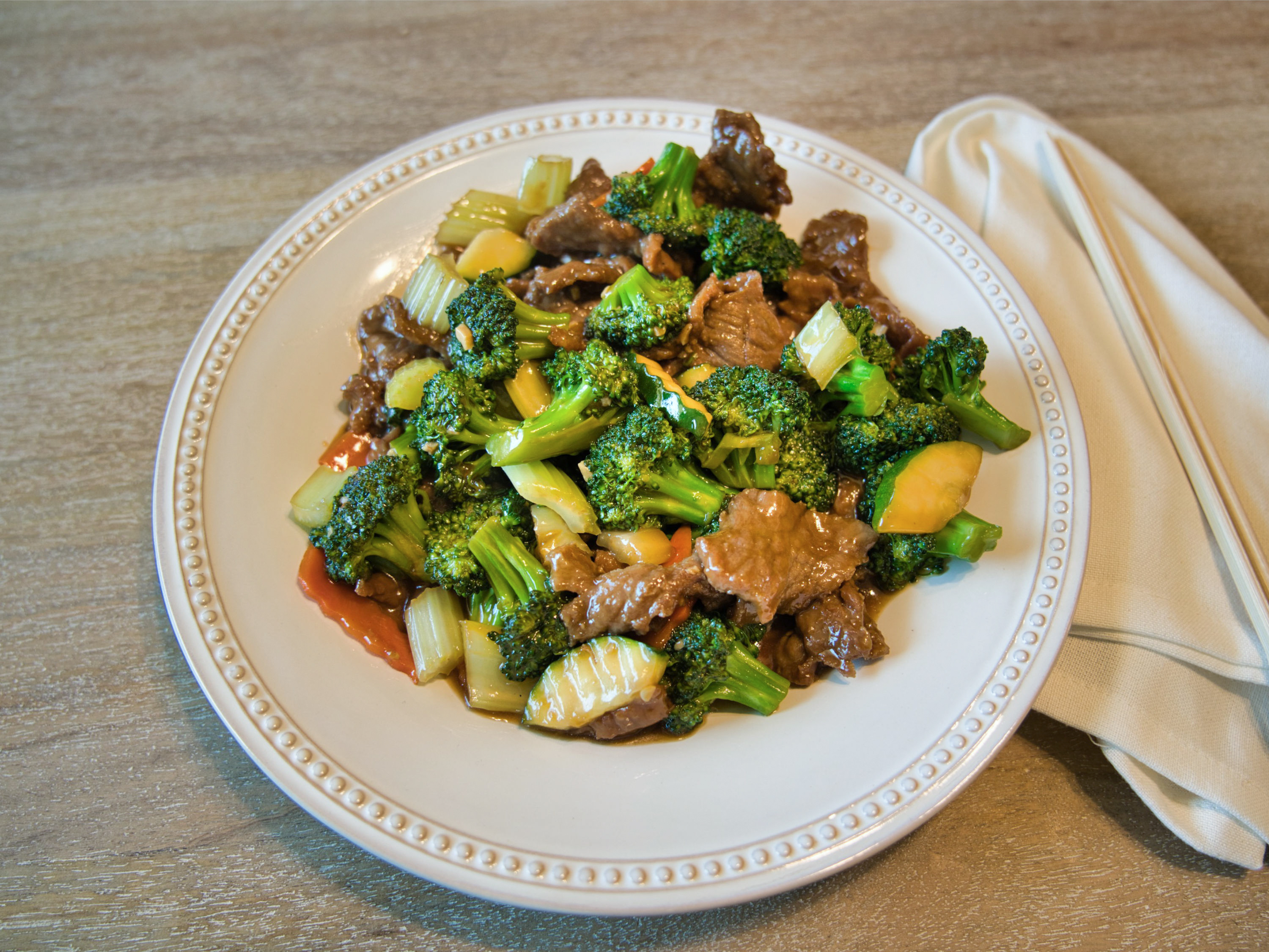 Order Broccoli Beef Lunch food online from Helen's Gourmet Chinese Food store, Fresno on bringmethat.com