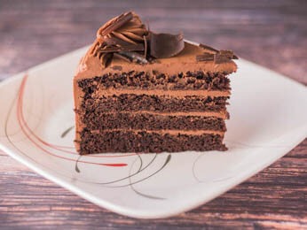 Order Chocolate Cake food online from Pat Pizza & Pasta store, New Castle on bringmethat.com