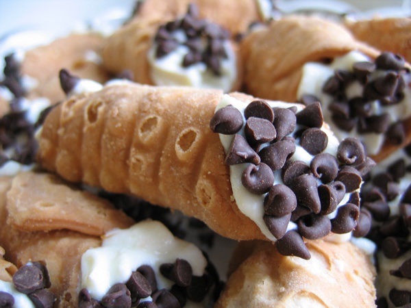 Order Fresh-Filled Jumbo Cannoli food online from Planet Pizza Stamford store, Stamford on bringmethat.com