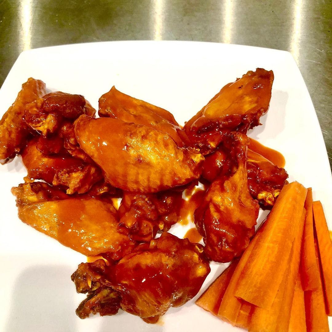 Order Hot Wings - 8 Pieces food online from Verdugo Pizza store, Glendale on bringmethat.com