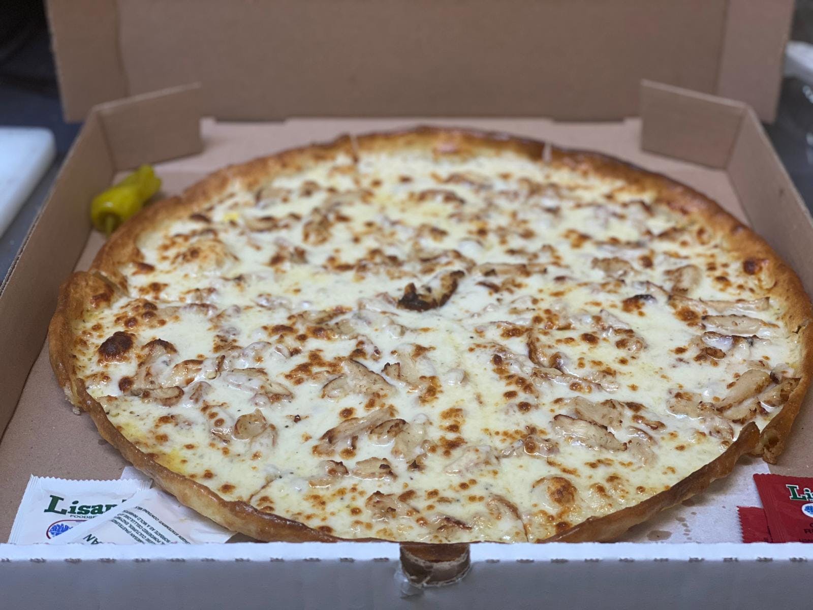 Order Chicken Alfredo Pizza - Small 10'' (6 Slices) food online from Milano's Pizza store, Overton on bringmethat.com