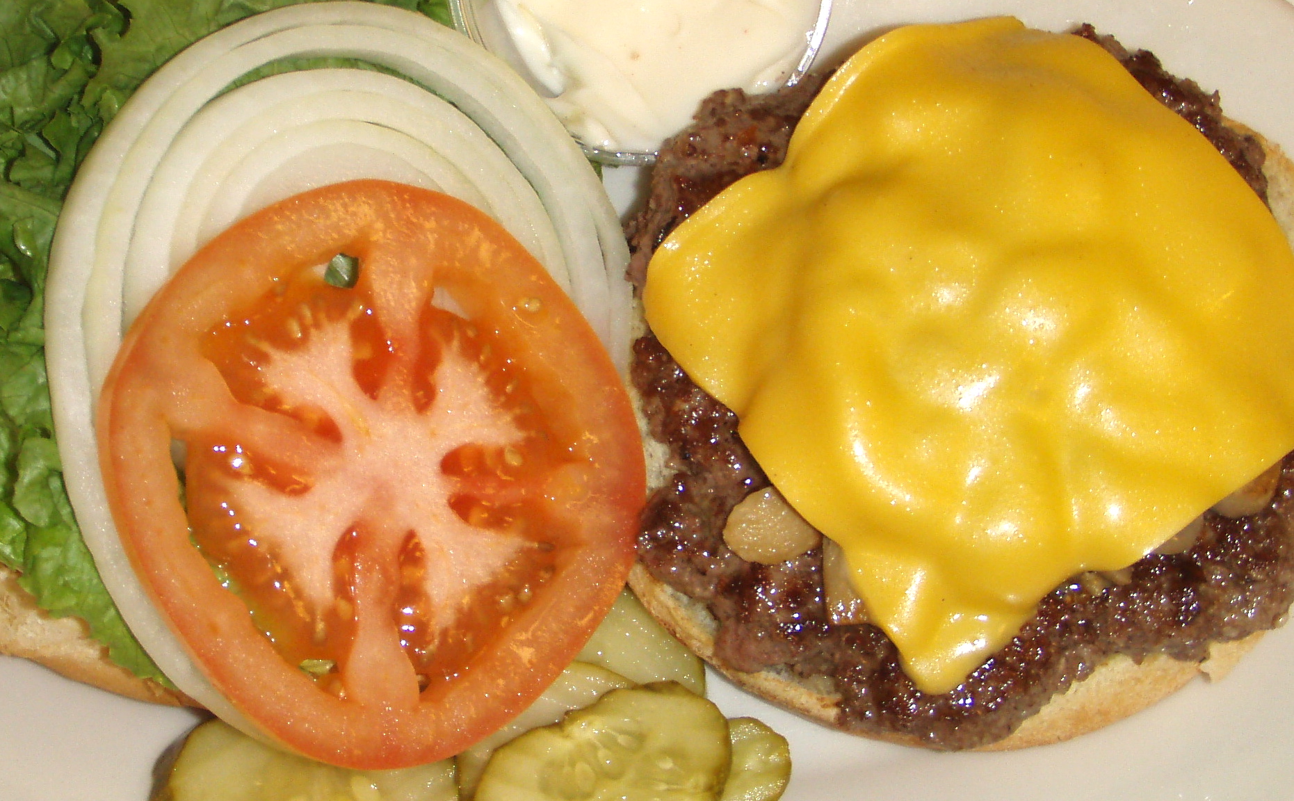 Order 1/2 lb. American Cheeseburger food online from Moms Restaurant store, Trenton on bringmethat.com