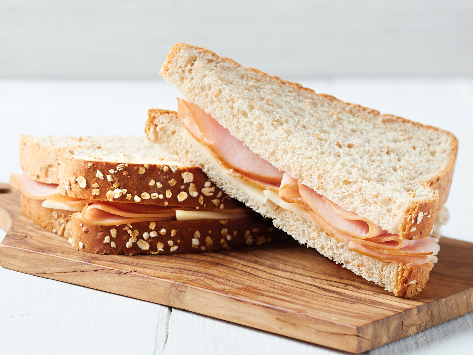 Order Harvester: Smoked Turkey & Cheddar food online from Hy-Vee Mealtime store, Moline on bringmethat.com