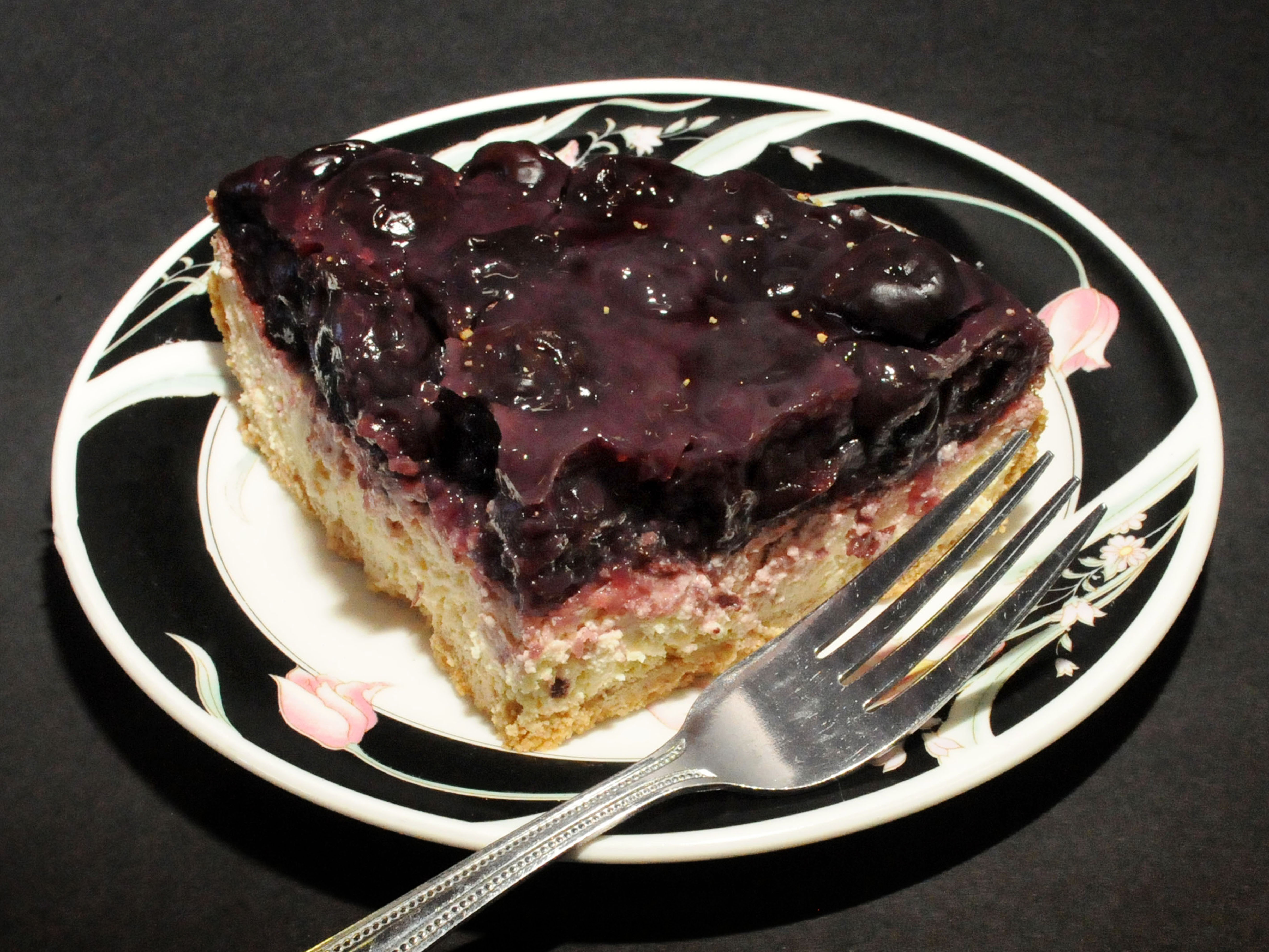 Order Cheesecake Slice food online from Maccabees Kosher Deli store, Des Moines on bringmethat.com