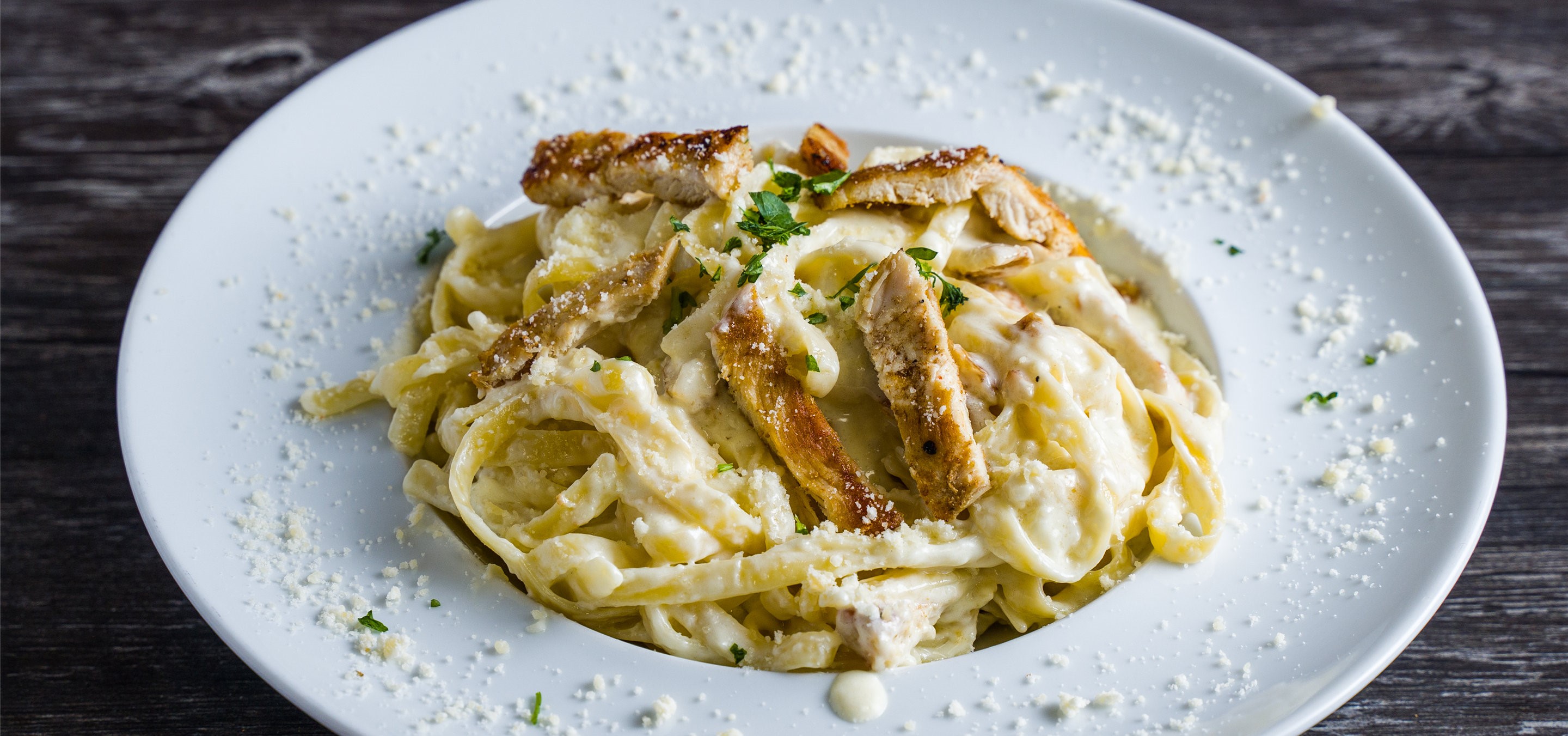 Order Chicken Alfredo Plate food online from Bellini store, New York on bringmethat.com