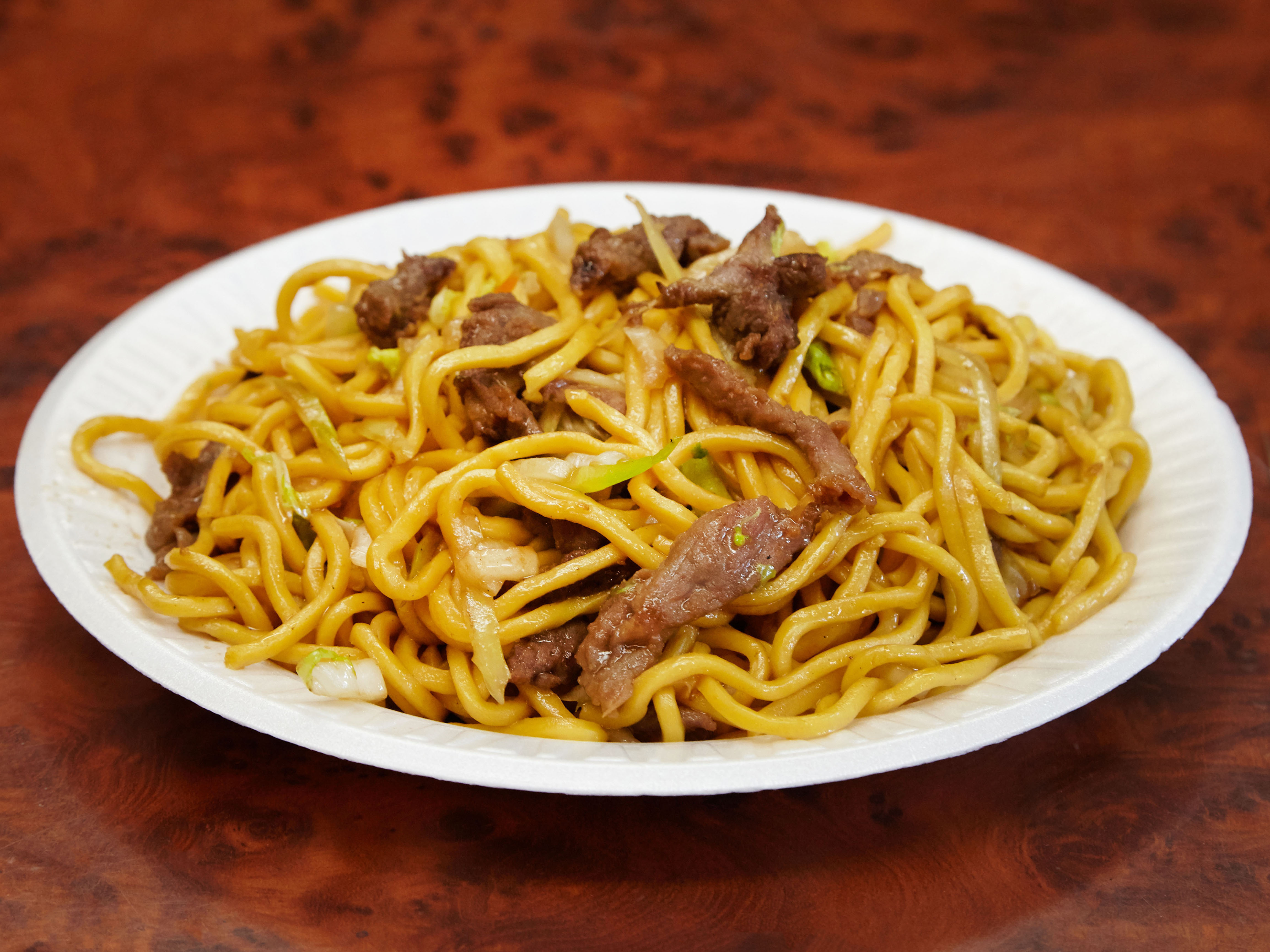 Order 39. Beef Lo Mein food online from New Shun Wei Restaurant store, New York on bringmethat.com