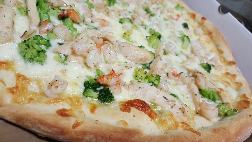 Order Grilled Shrimp & Broccoli White Pizza - Medium 14'' food online from Tony Soprano's Pizza store, Turnersville on bringmethat.com