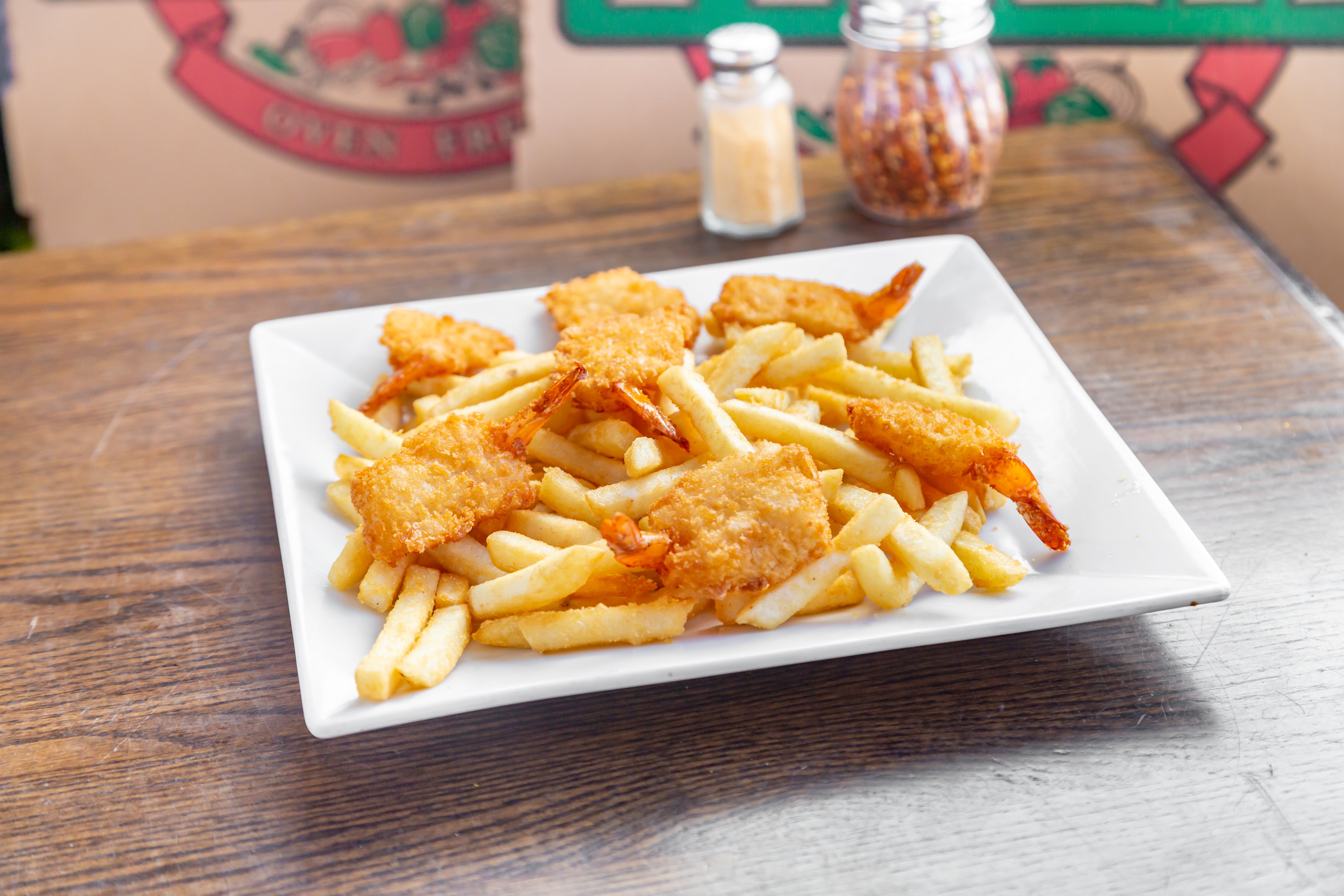 Order Jumbo Shrimp with Fries - 7 Pieces food online from South Whitney Pizza store, Hartford on bringmethat.com