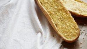 Order Garlic Bread - Appetizer food online from Romeo's Pizza store, Apex on bringmethat.com