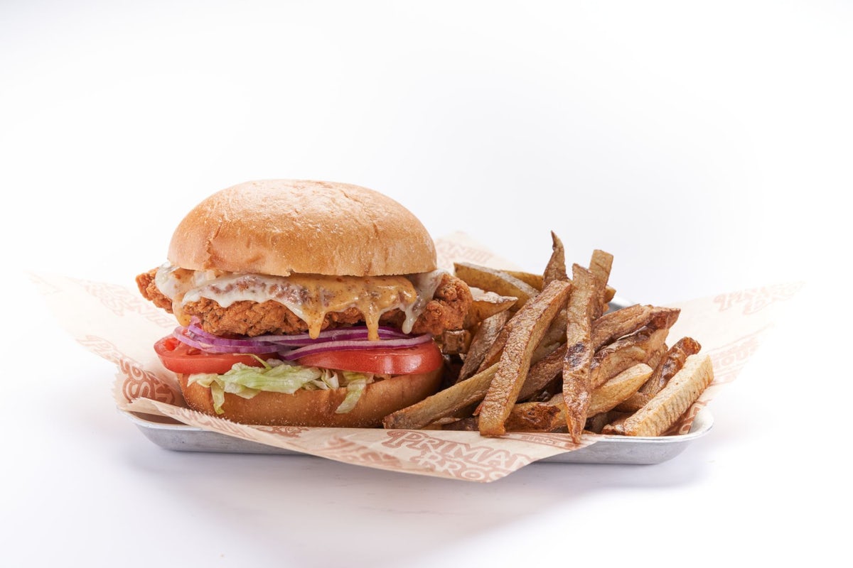 Order Crispy Chicken Sandwich food online from Primanti Bros store, Cranberry Twp on bringmethat.com
