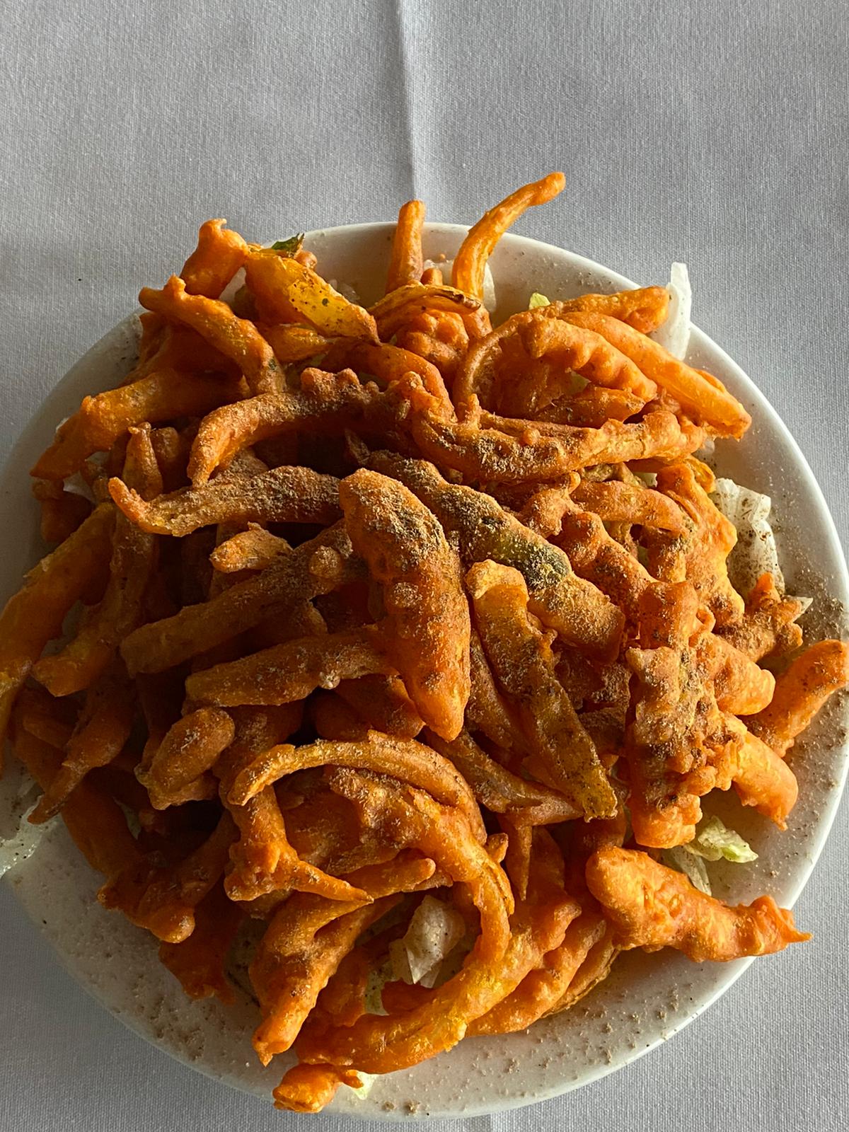 Order 4. Crunchy Onion Pakora Full Plate food online from Amber Indian Restaurant store, Indianapolis on bringmethat.com