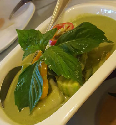 Order 45. Green Curry food online from Thai Bangkok Cuisine store, Cupertino on bringmethat.com