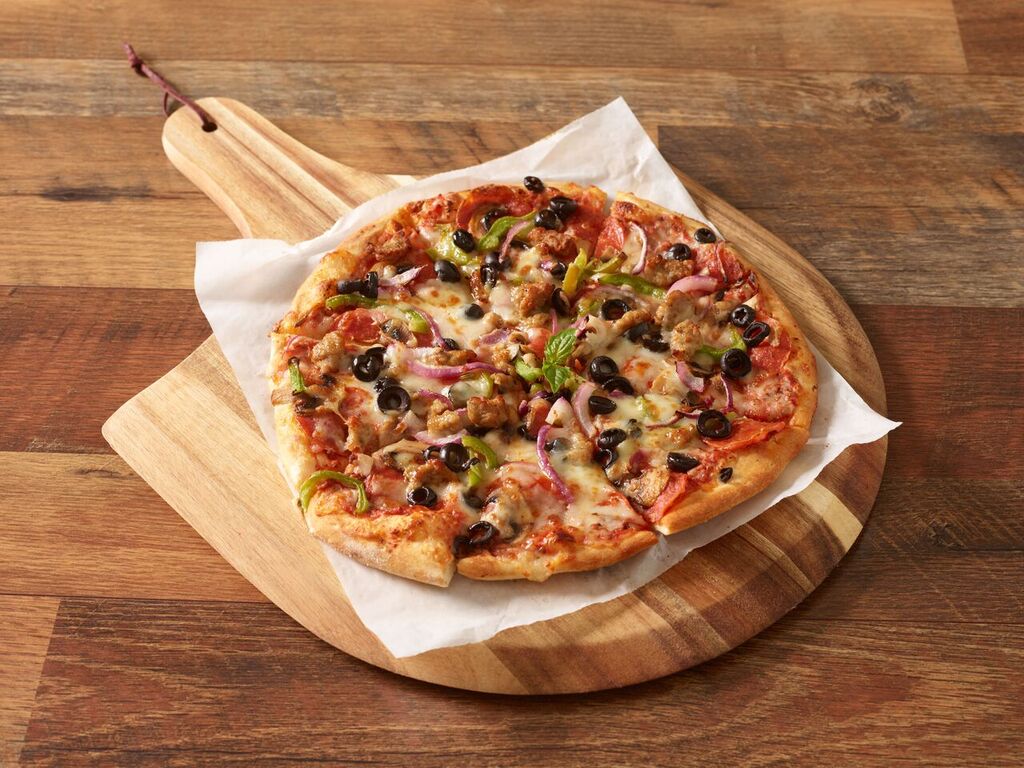 Order Deluxe Pizza food online from Pizza Pie Eatery store, Woodland Hills on bringmethat.com