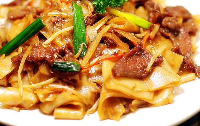 Order Beef Chow Fun 乾炒牛河 food online from 101 Taiwanese store, Reno on bringmethat.com