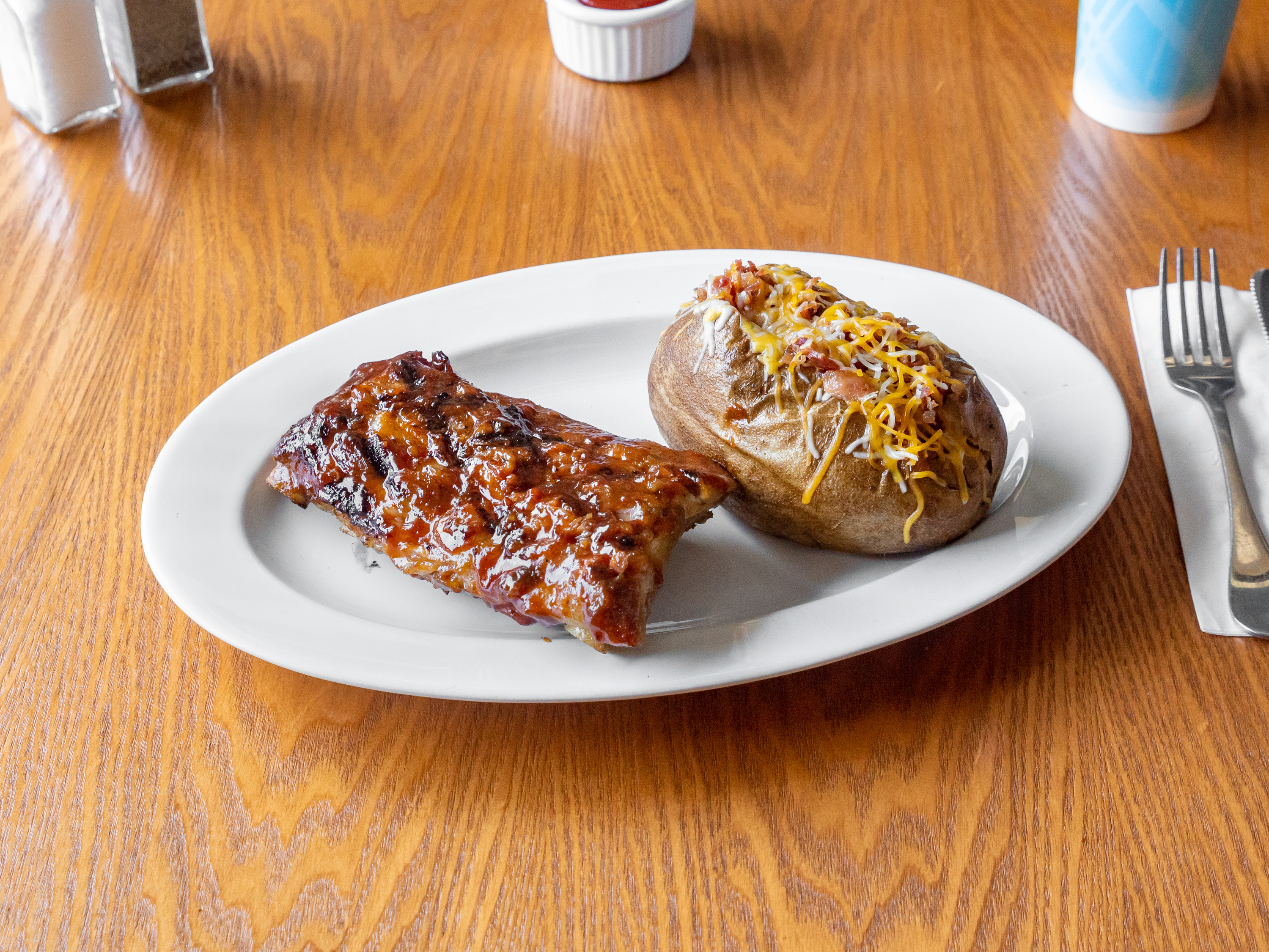 Order The Chief Executive Combo food online from Ribs USA store, Burbank on bringmethat.com