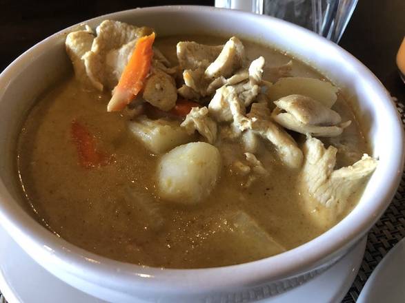 Order Yellow Curry food online from Aroy Thai Kitchen store, Las Vegas on bringmethat.com