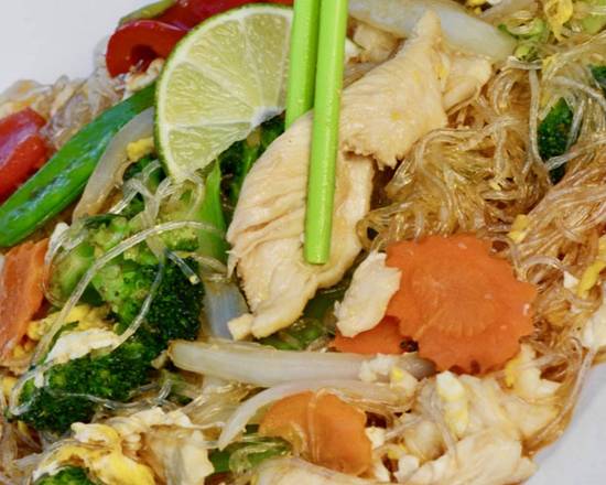 Order Singapore Noodles food online from Wakai's Asian Fusion store, Mankato on bringmethat.com