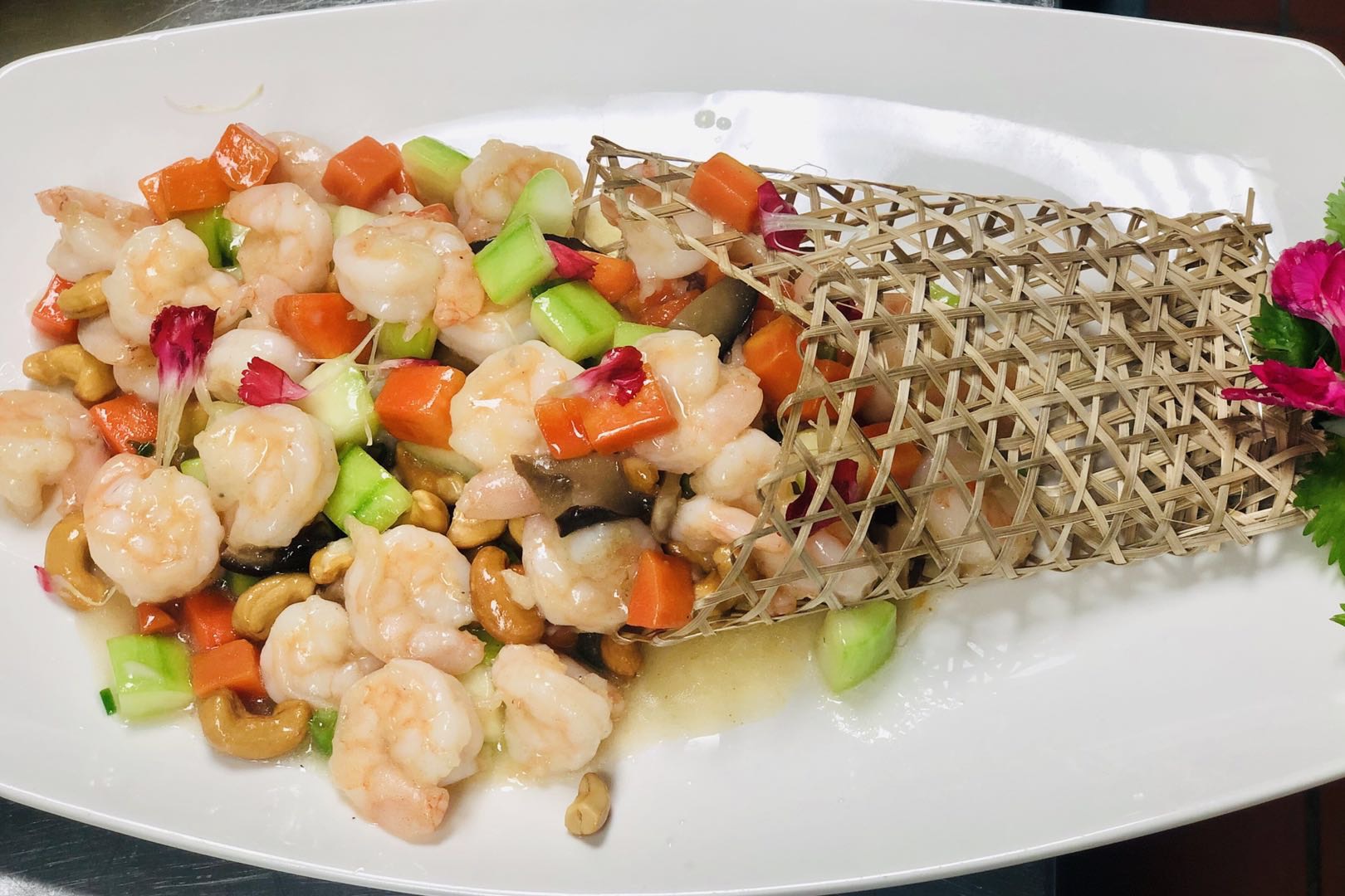 Order C9. Five Color Cashews with Shrimp food online from Hui Restaurant & Bar store, New York on bringmethat.com