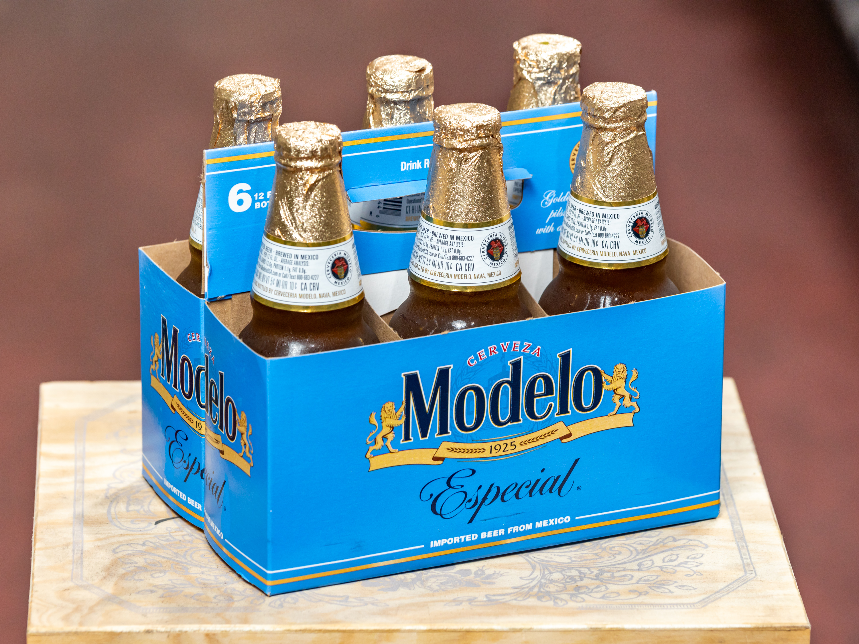 Order Modelo Especial, 6 Pack - 12 oz. Bottle Beer food online from R & B Cardinal store, Bridgeview on bringmethat.com