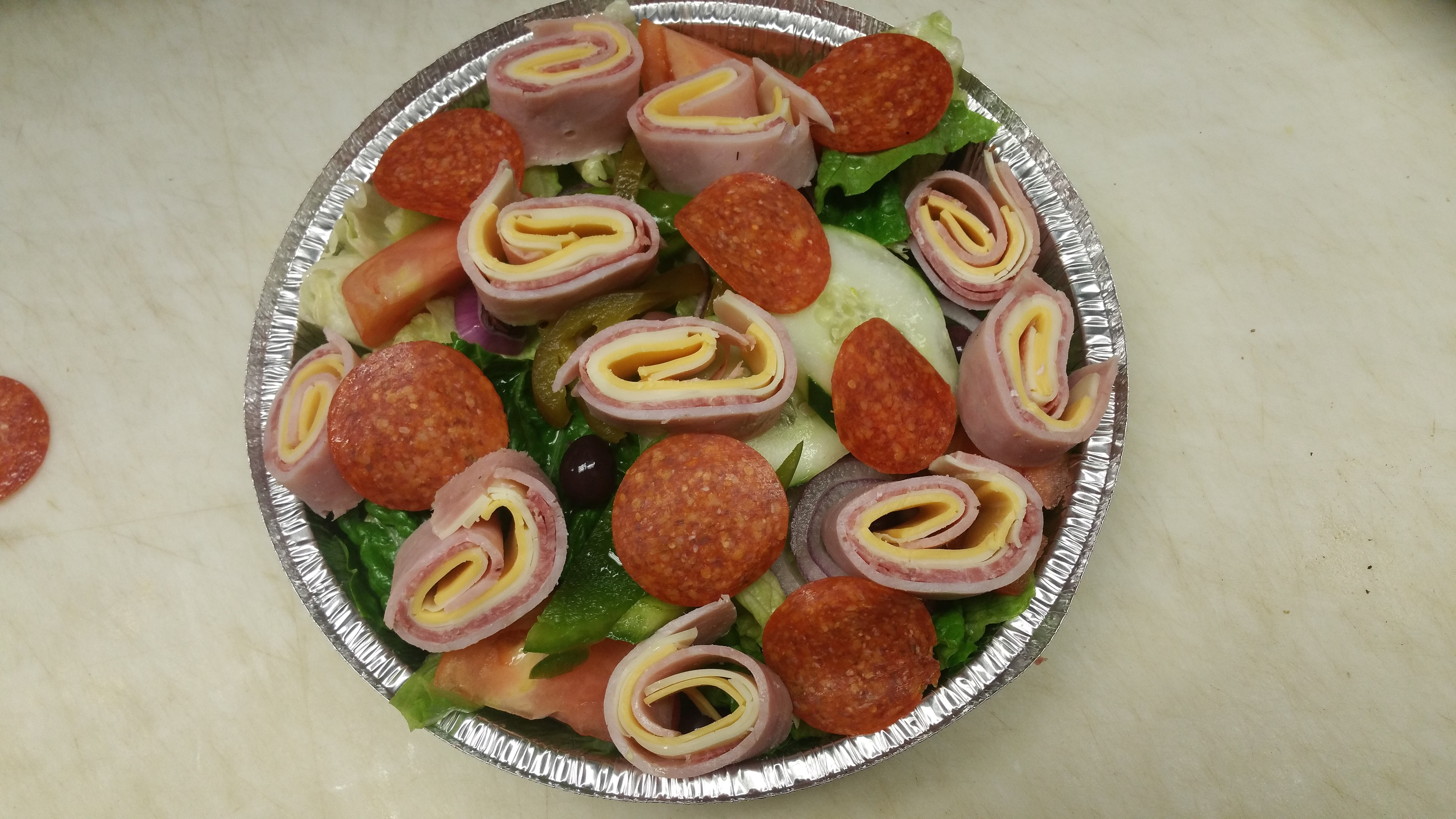 Order Chef Salad food online from Pizzarelli's Pizza store, Scarsdale on bringmethat.com