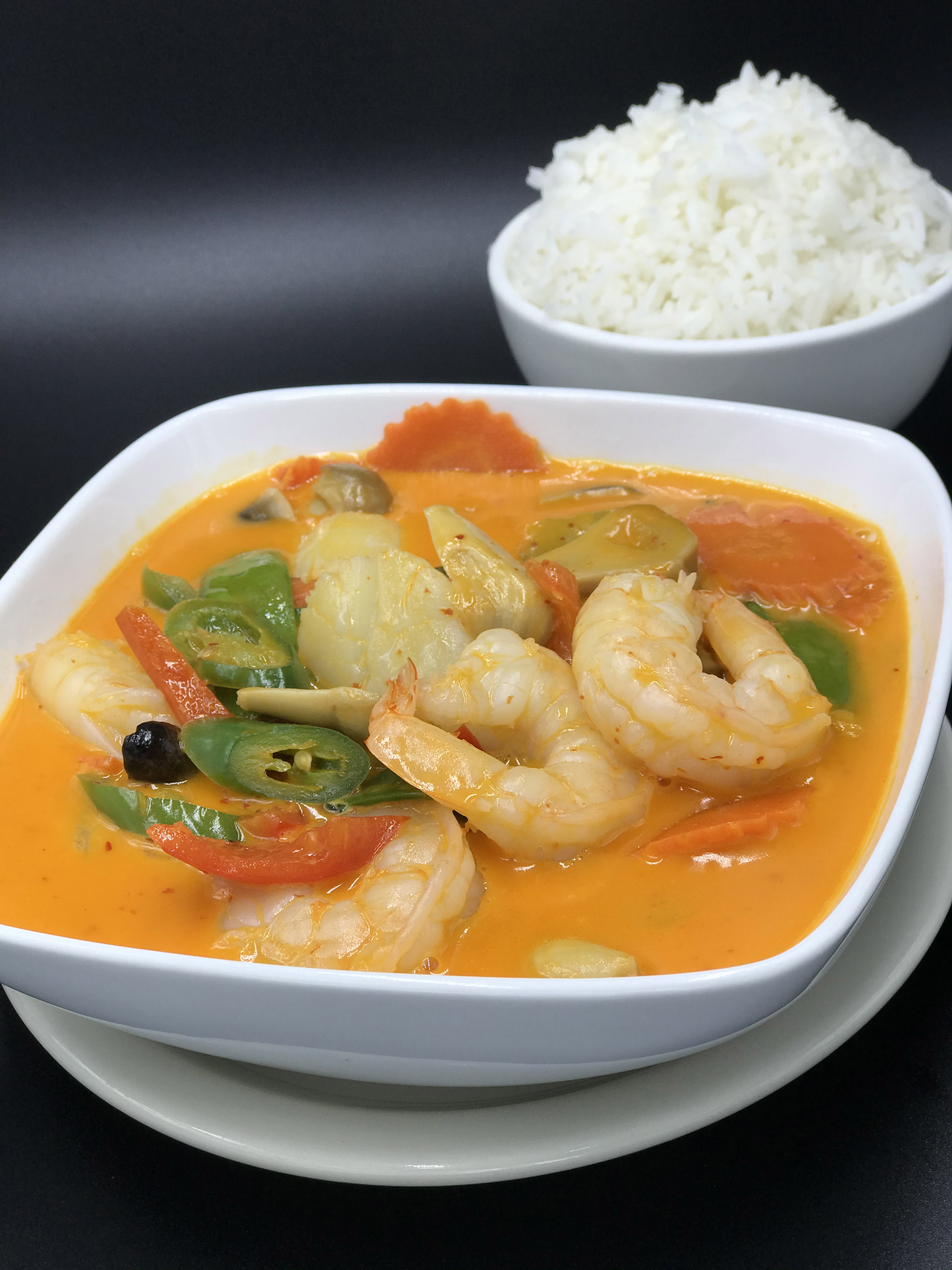 Order Scallop and Shrimps Curry food online from Exotic Thai Cafe store, Woodland Hills on bringmethat.com