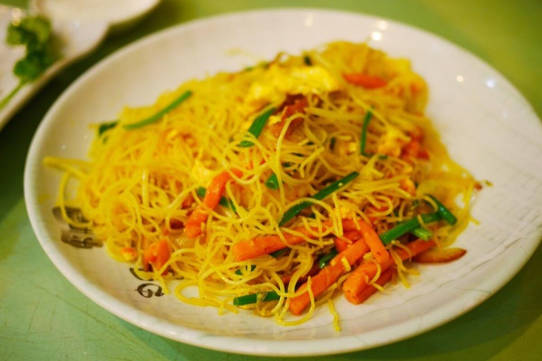 Order 12. Singapore Fried Vermicelli(星州炒米粉) food online from New Fortune Restaurant store, San Francisco on bringmethat.com