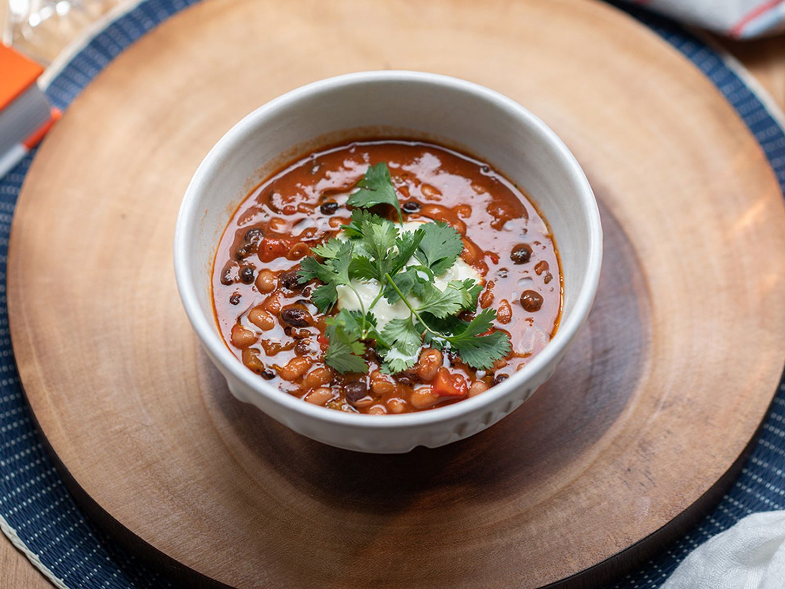 Order Vegan Fire Roasted Chilli Soup food online from Woofers Hot Dogs store, Long Beach on bringmethat.com
