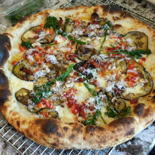 Order Veggie Pizza food online from Varasanos Pizzeria store, Atlanta on bringmethat.com