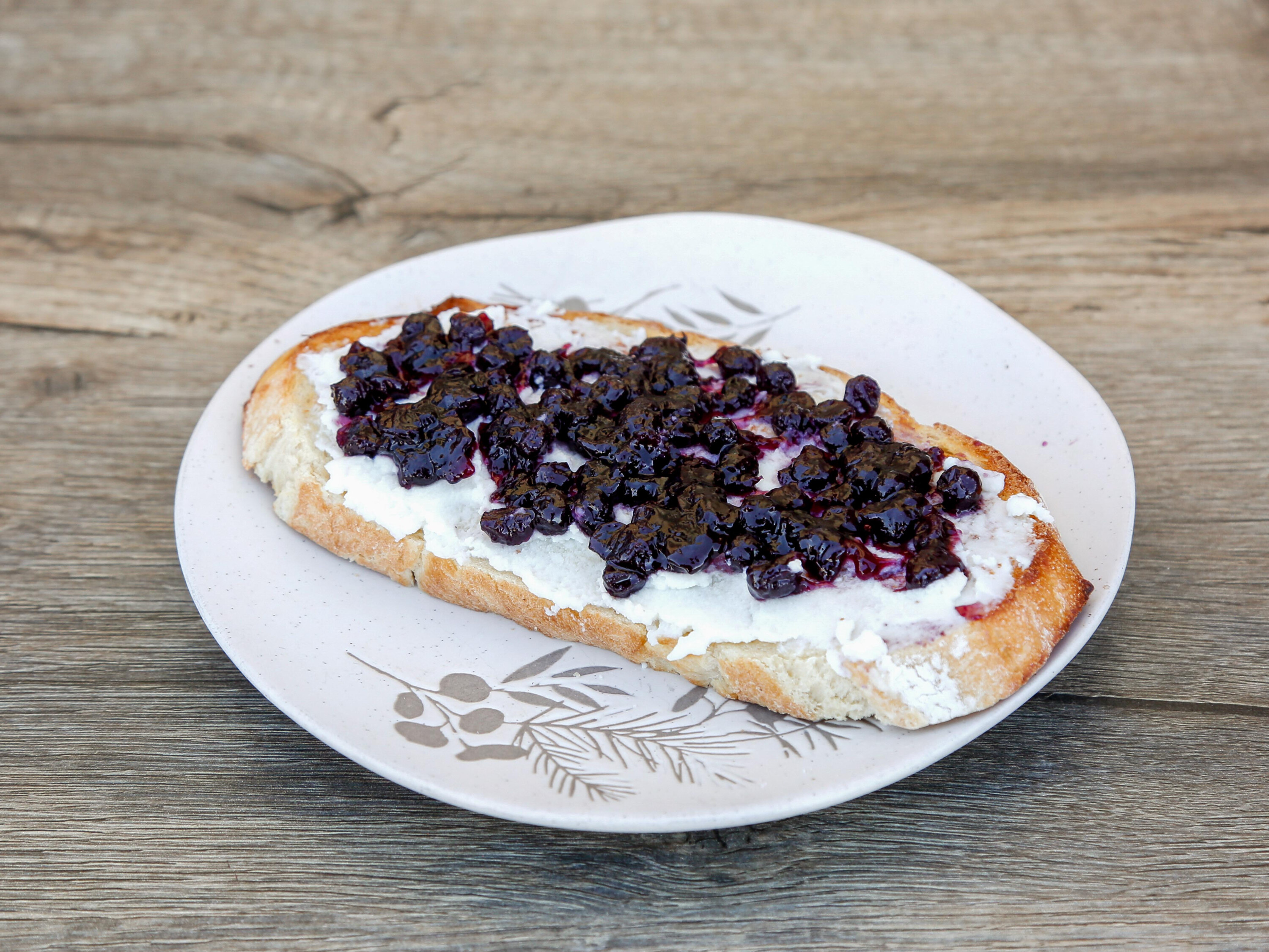 Order RICOTTA BLUEBERRY TOAST  food online from Superstitions Java store, Reno on bringmethat.com